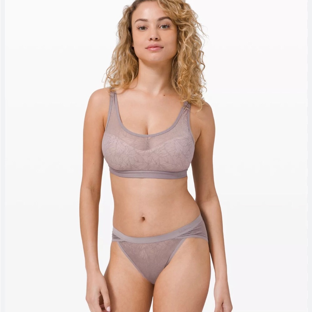 Lululemon Shadow leaf bra size medium BRA ONLY